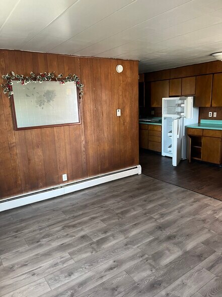 Building Photo - 220 N 4th St