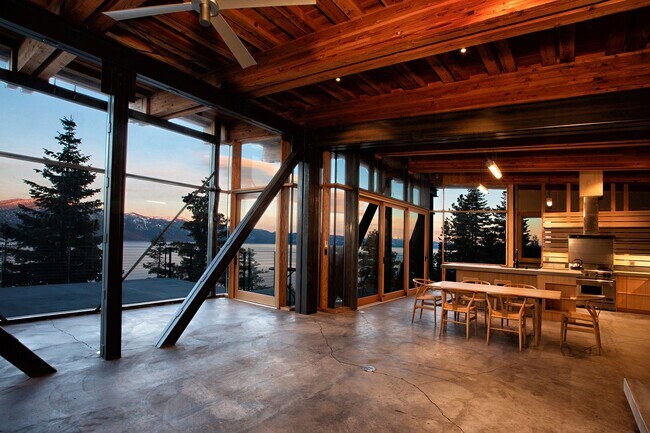 Building Photo - Architectural gem