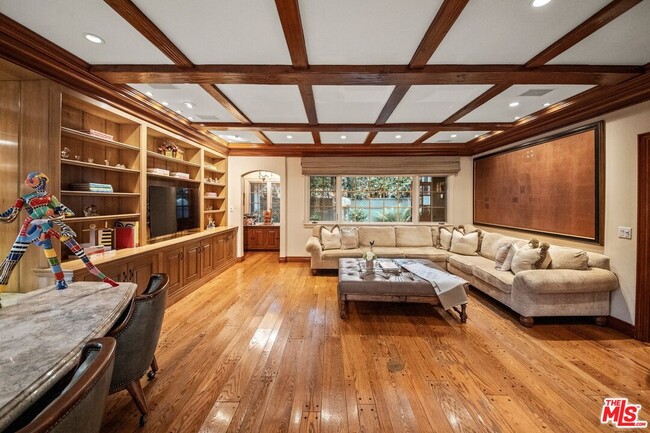 Building Photo - 708 Sierra Dr