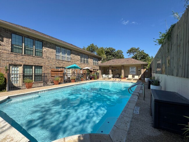 Building Photo - ALAMO HEIGHTS SCHOOL DISTRICT CONDO
