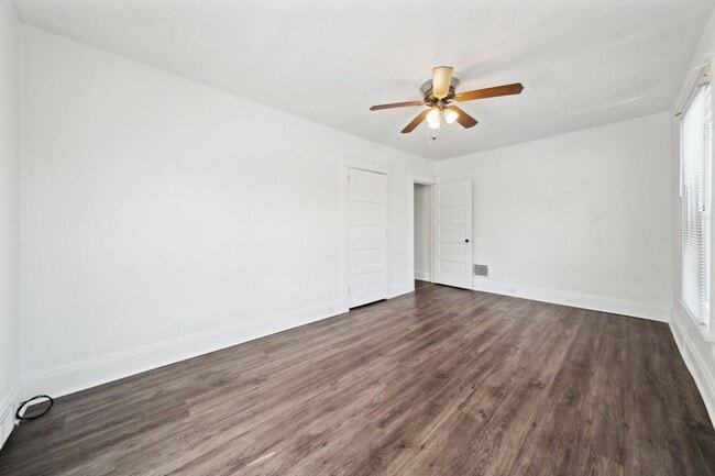 Building Photo - Stunning 3 Bedroom home in Greensburg Avai...