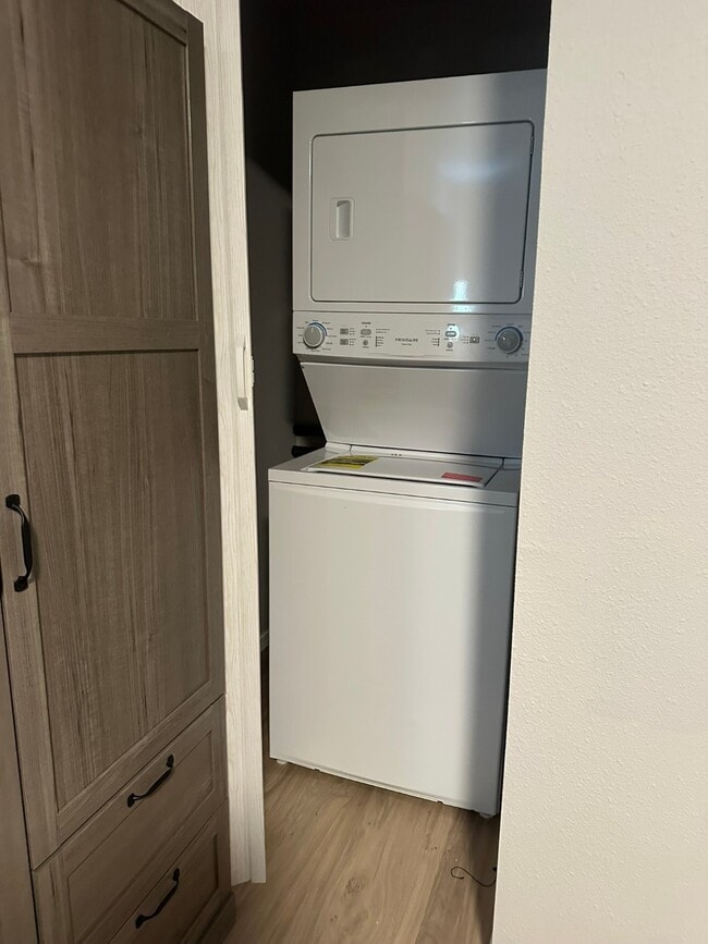 Building Photo - 10811 Cranbrook Rd