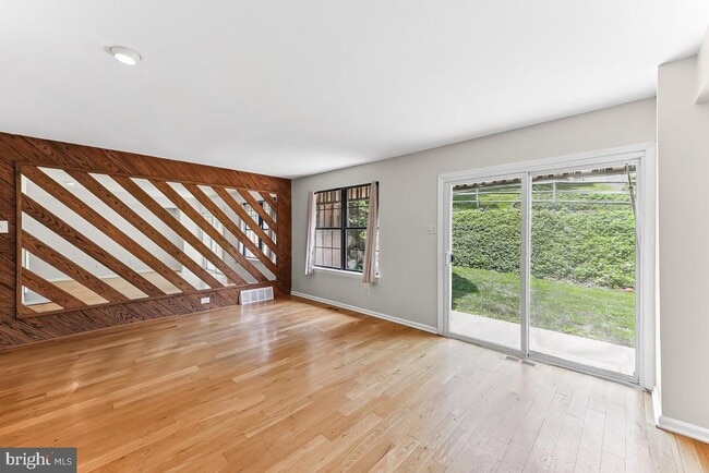 Building Photo - 3204 Stoneham Dr