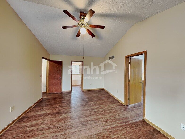 Building Photo - 105 Elmwood St