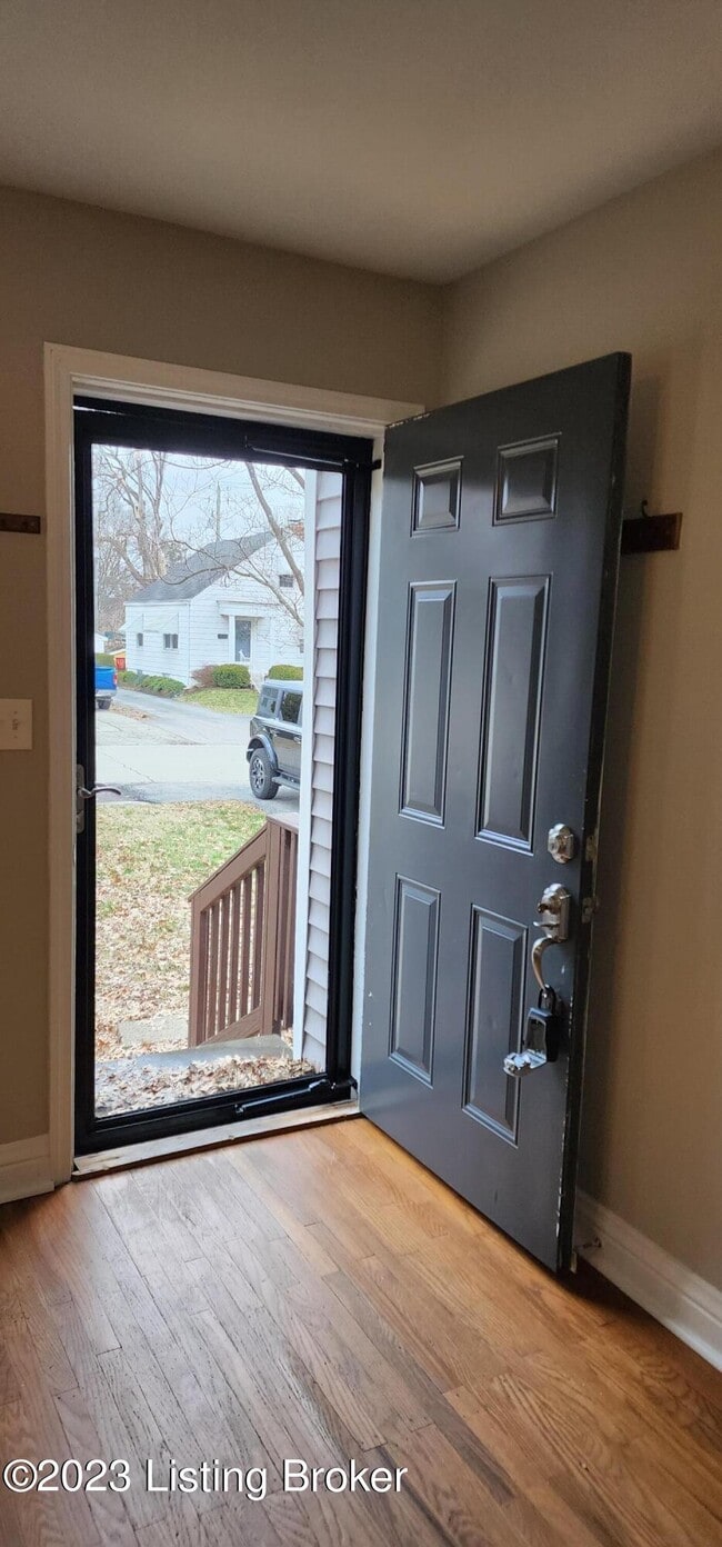 Building Photo - 208 Colonial Dr