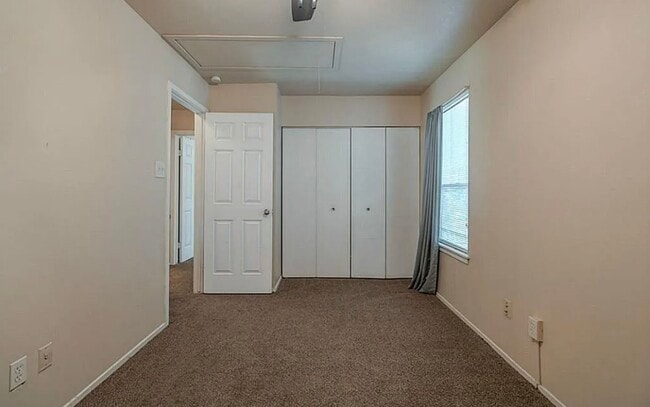 Building Photo - 1202 E Red Cedar Cir
