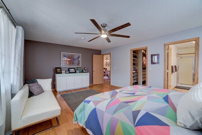 Building Photo - 383 E Coronado Ln