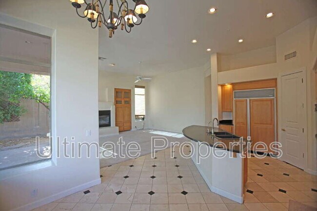 Building Photo - 11050 E Verbena Ln