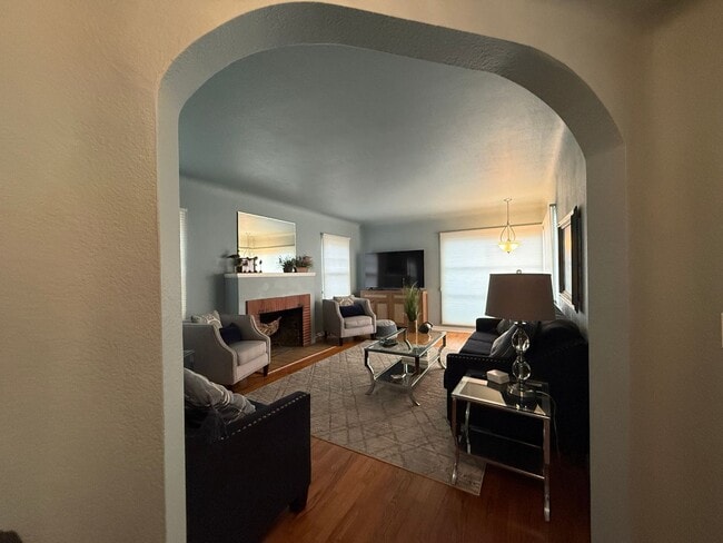 Primary Photo - Great Seabright area 2/1 Fully Furnished Home