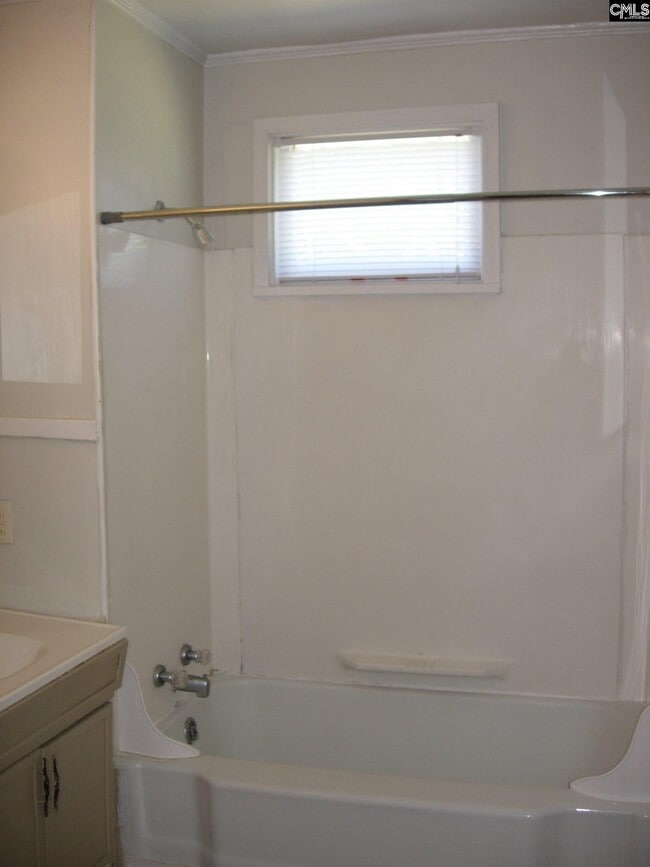 Building Photo - 704 S Bonham Rd