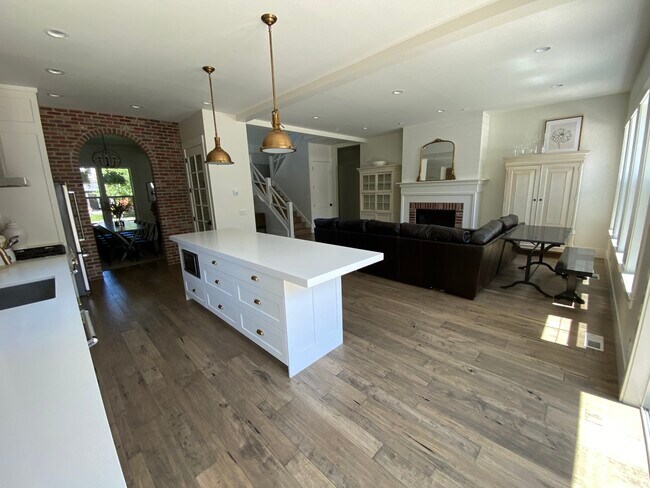 Building Photo - 530 Craftsman Way