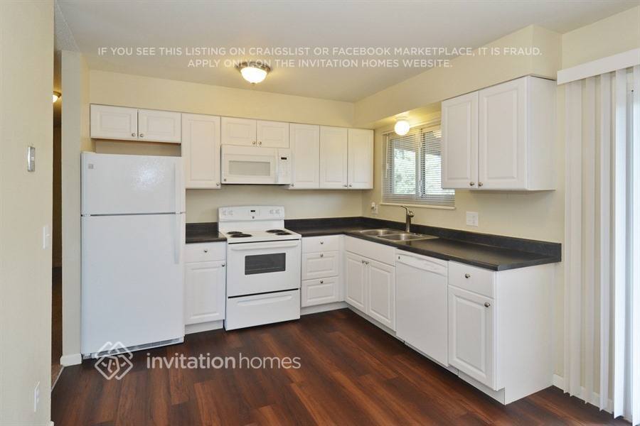 Building Photo - 1530 S Salida Way
