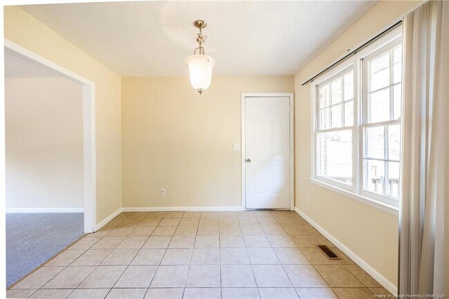 Building Photo - 1113 Oakstone Dr