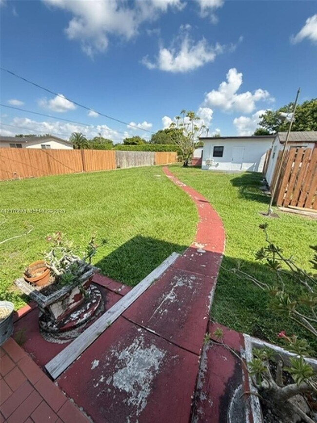 Building Photo - 4088 SW 51st St
