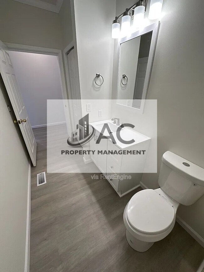 Building Photo - 52 Smith Lake Rd