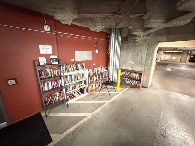 Building Photo - 1420 NW Lovejoy St