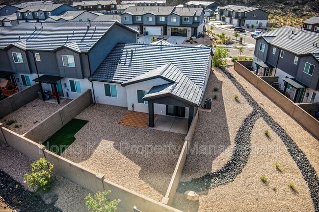 Building Photo - 3915 Razor Dr