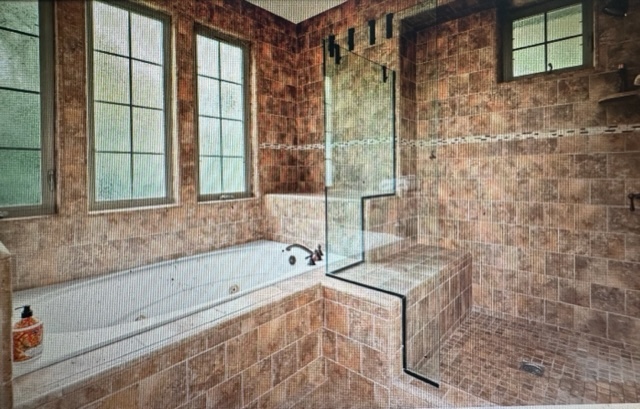 Master Bath/Shower-Spa Tub - 2435 Golden Gate Ave