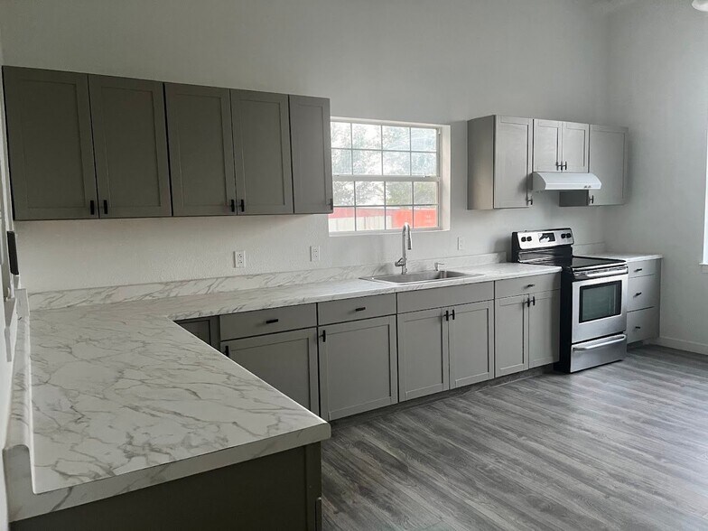 Building Photo - 425 Weber Hoese Ln