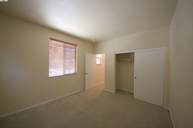 Building Photo - 549 Chaparral Loop