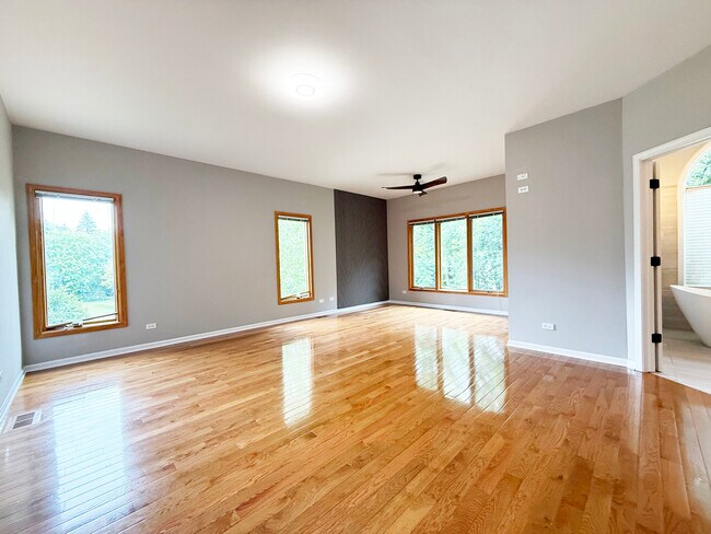 Building Photo - 26159 N Hill Ave