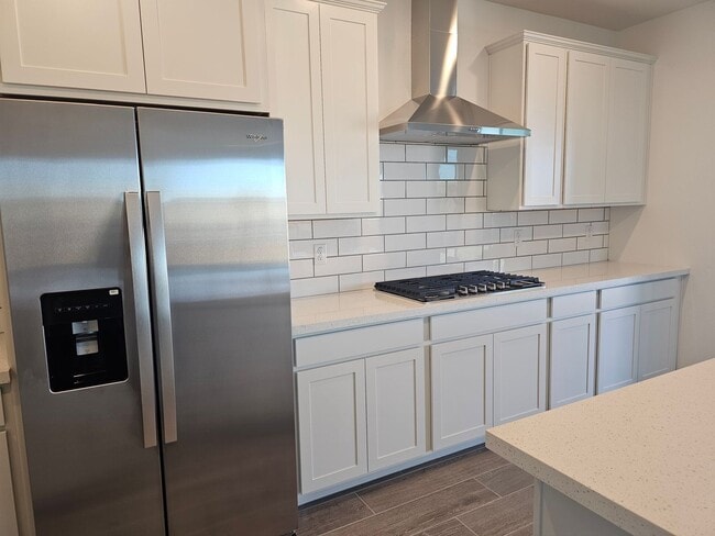 Building Photo - Stunning views