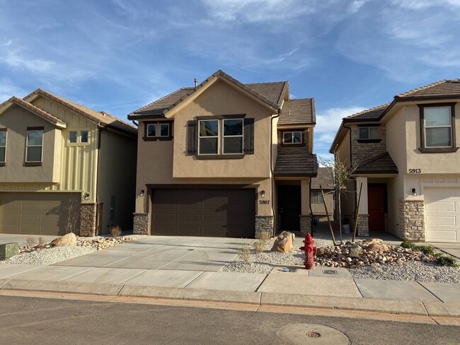 Primary Photo - Modern Comfort Awaits – 4 Bed, 2.5 Bath To...