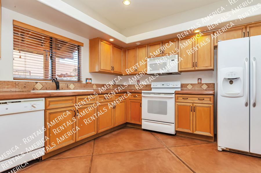 Building Photo - 1711 N Baxter Dr