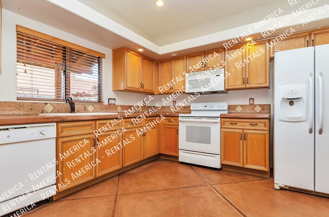 Building Photo - 1711 N Baxter Dr