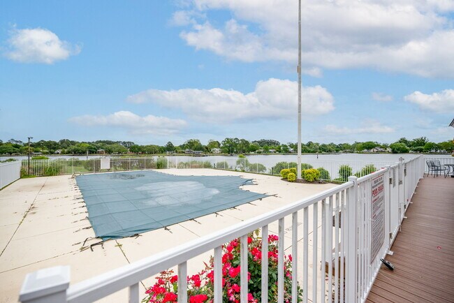 Building Photo - 205 Dockside Dr