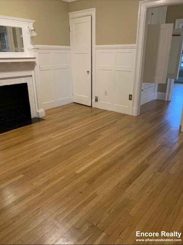 Building Photo - 448 Park Dr