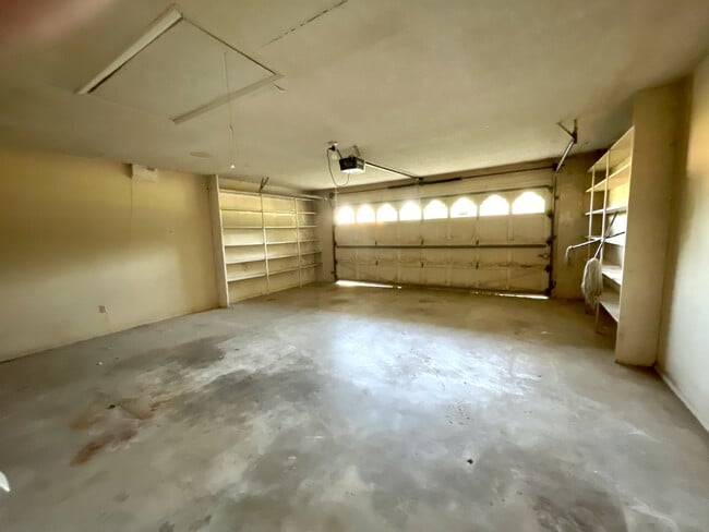 Building Photo - 905 Cottonwood St
