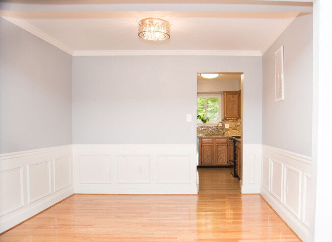 Building Photo - 10331 Bushman Dr