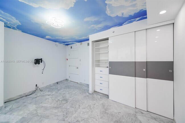 Building Photo - 19195 NE 36th Pl