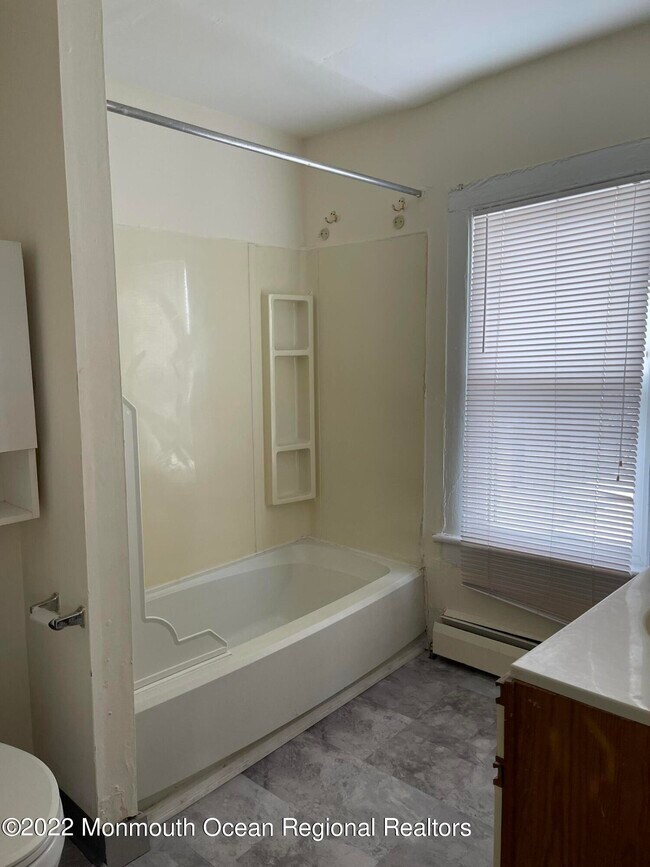 Building Photo - 43 Webb Ave