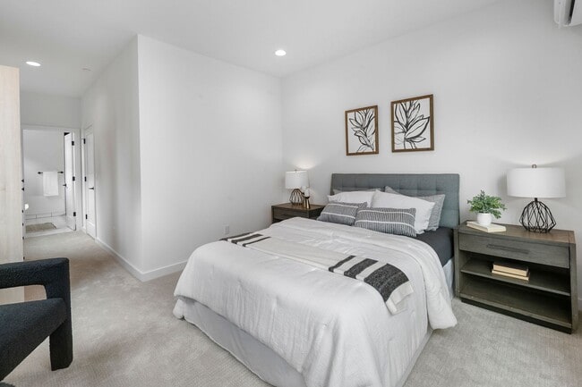 Building Photo - New Luxury Townhome in Seattle 3bed/2bath ...