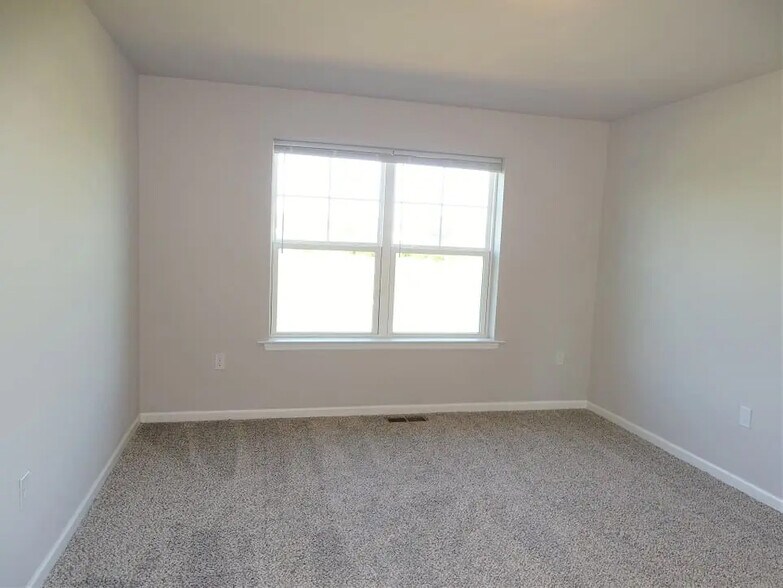 Building Photo - 37 Cobblestone Ct