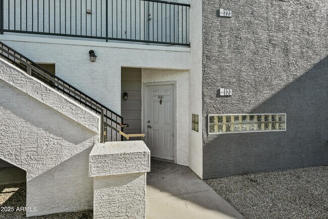 Primary Photo - 3065 N 67th Ave