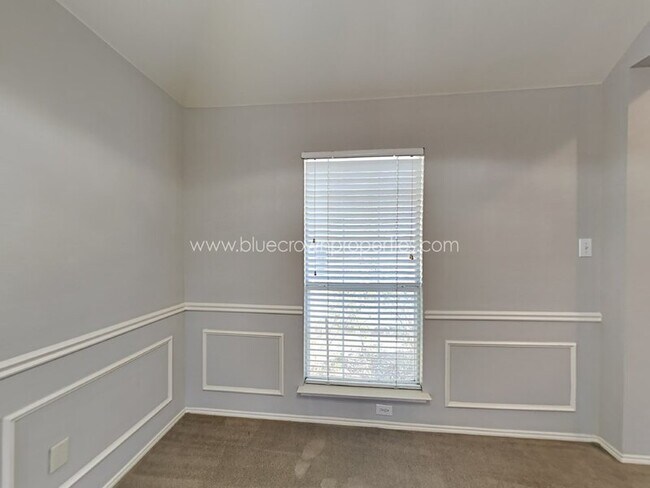 Building Photo - 8401 Greenfield Dr