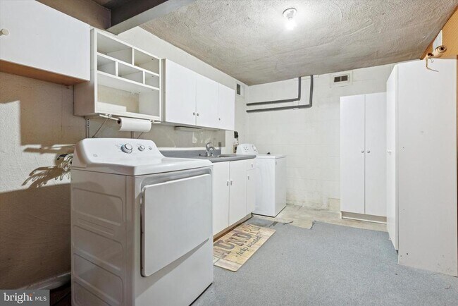 Building Photo - 720 Willow St