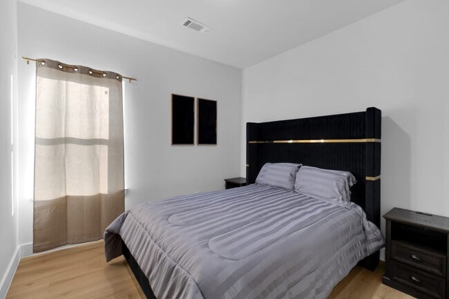 Building Photo - 6726 Dumble St