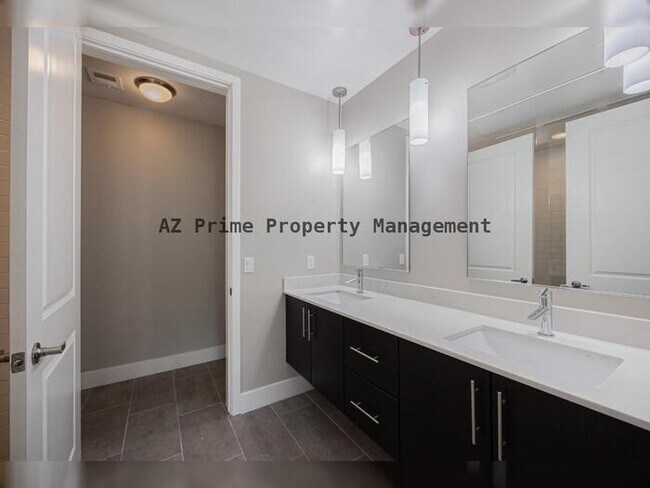 Building Photo - 7300 E Earll Dr