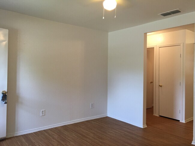 Building Photo - Two bedroom or one bedroom with office