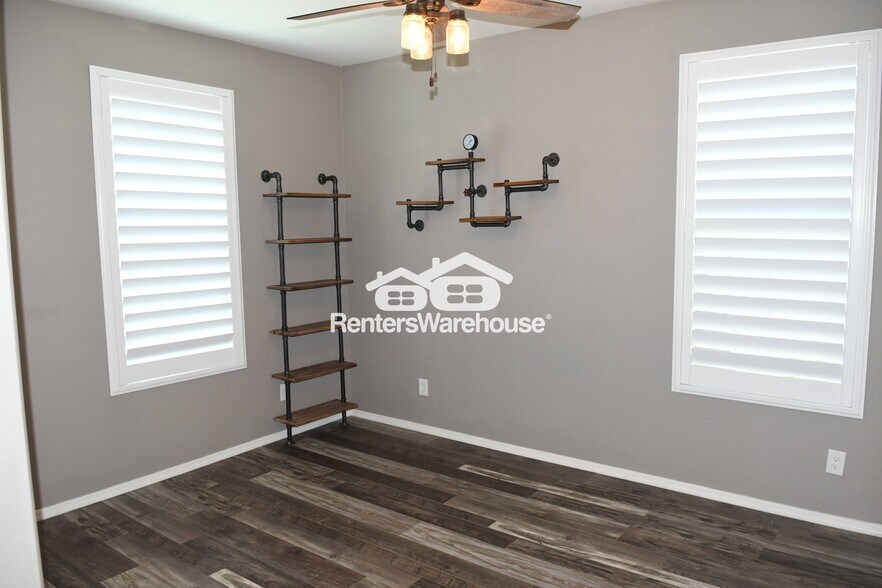 Building Photo - 3048 W Thorn Tree Dr