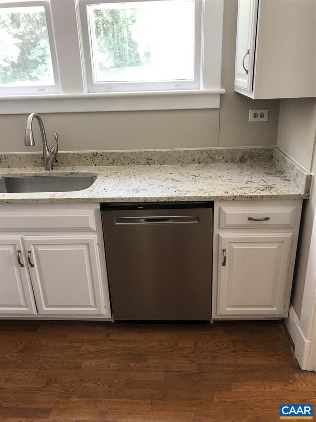 Building Photo - 1933 Lewis Mountain Rd