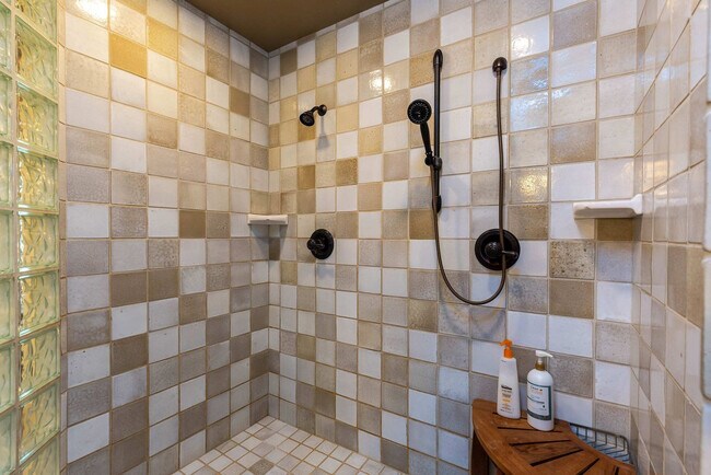 Building Photo - 17028 Cooper Dr