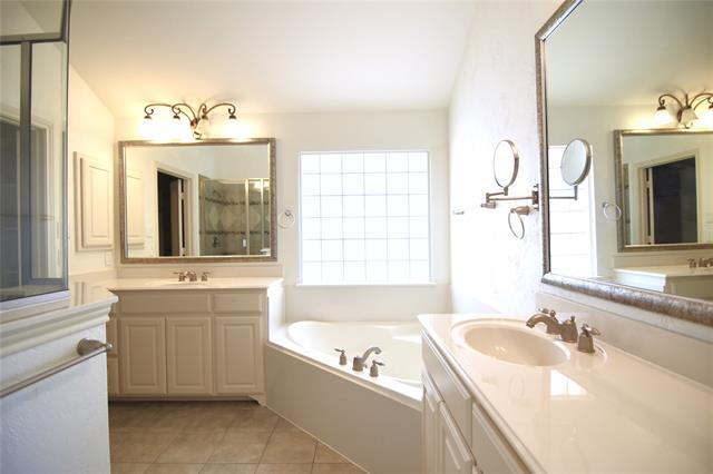 Building Photo - 6419 San Saba