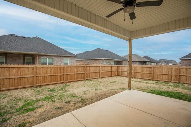 Building Photo - 949 Cook St