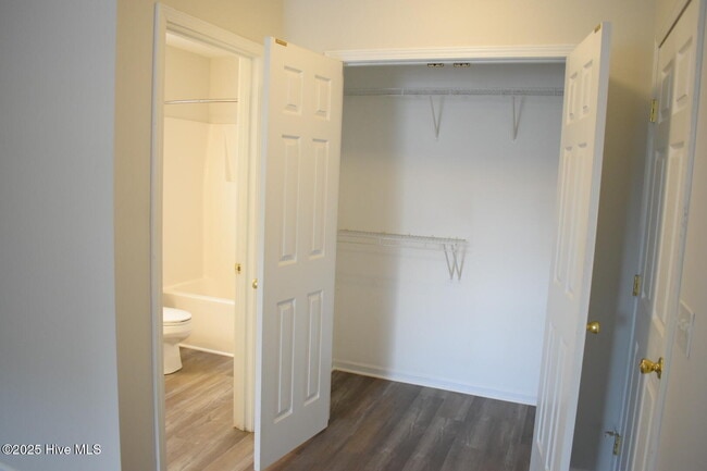 Building Photo - 708 Tabor Ln