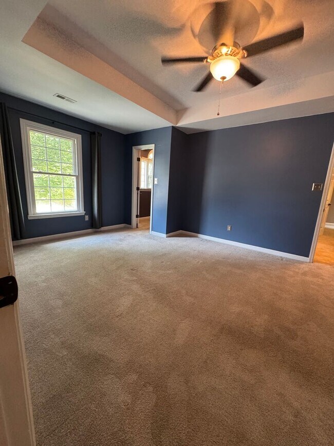 Building Photo - 2000/3 br/2.5 ba/bonus room/office 2,330 sqft